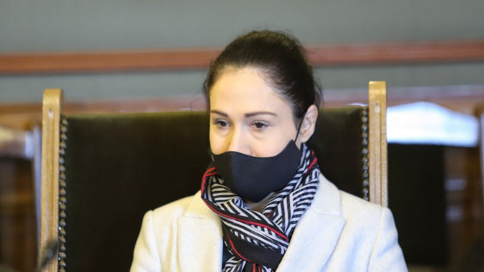 Зам.-министърът на отбраната Ралица Симеонова е взела решение да последва