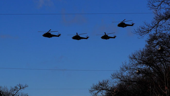 Румънски военен хеликоптер IAR 330-Puma, който участва в издирването на