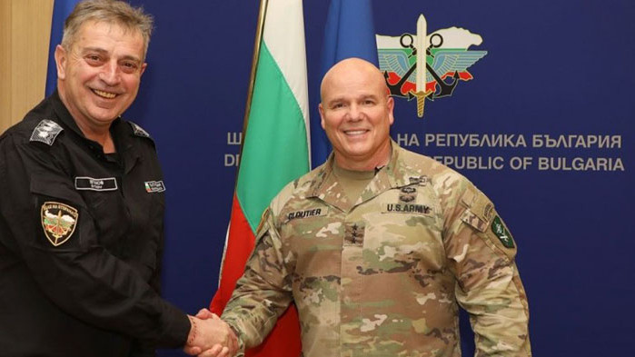 Началникът на отбраната адмирал Емил Ефтимов се срещна вчера, 1