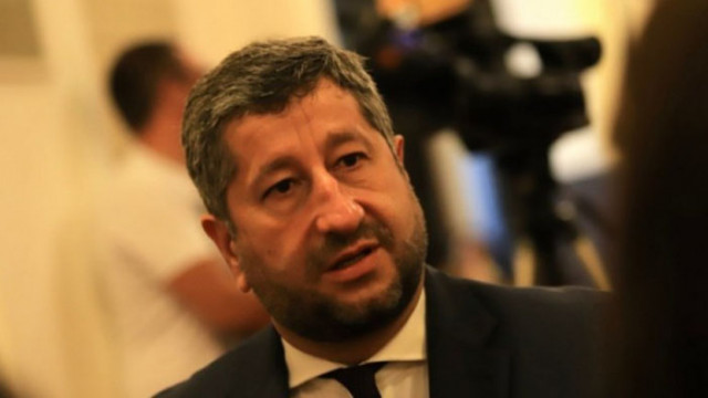 Христо Иванов пропусна националния празник на България (СНИМКИ)