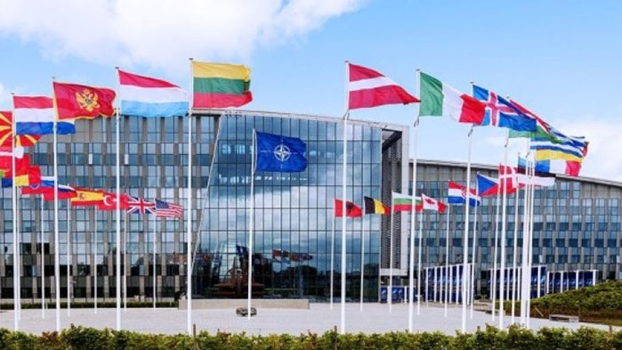 НАТО не е част от конфликта в Украйна, не търсим