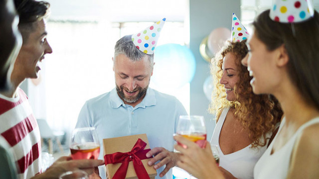 За много хора изборът на мъжки подарък представлява истинско препятствие