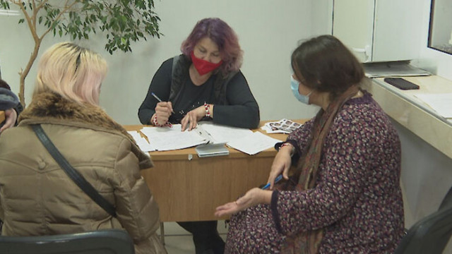 В Бургас мобилен екип на Агенцията за бежанците започна регистрация
