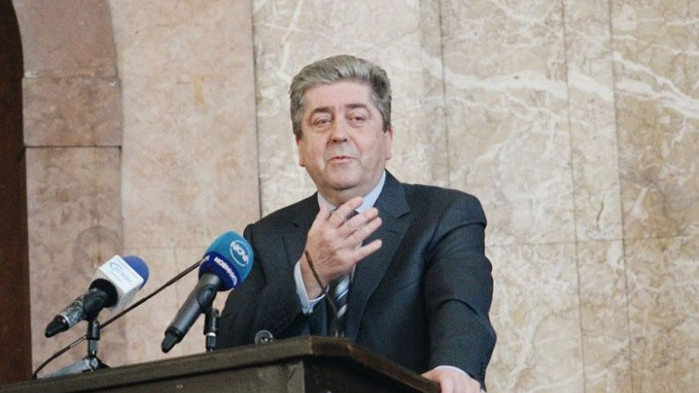 По-кротко на военолюбците, на България не ѝ подхожда ролята на