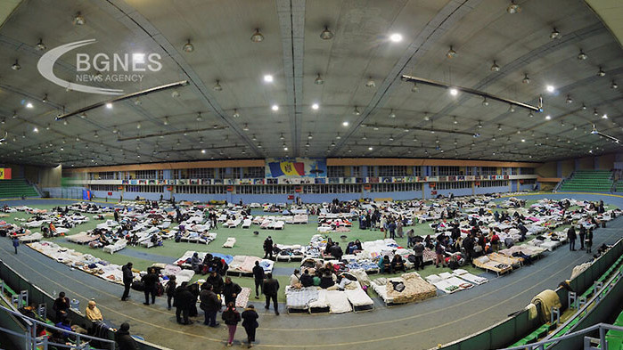 Все повече държави по света призовават гражданите си да напуснат