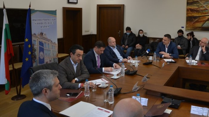 Кметът на Варна Иван Портних участва в кръгла маса на