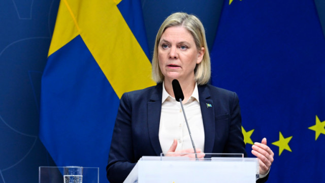 Шведският премиер Магдалена Андершон във вторник отхвърли призивите на опозицията да