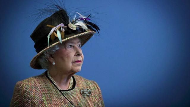 95 годишната кралица Елизабет направи първата си реална обществена поява преди
