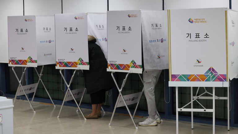 Гласуването за президент на Южна Корея започна в сряда. Наследникът на