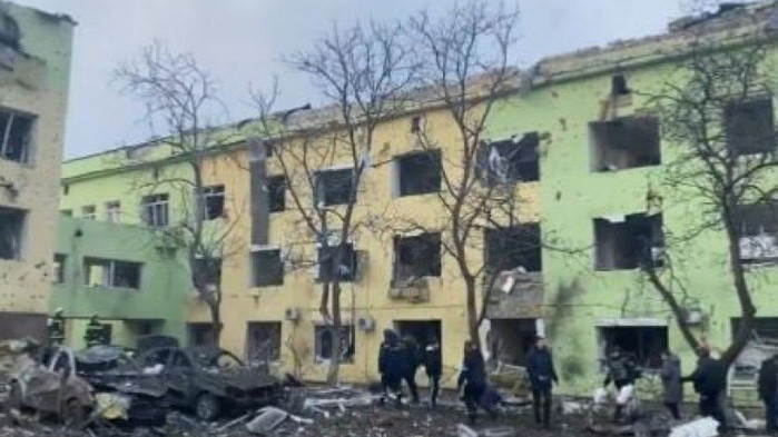 Детска болница в украинския пристанищен град Мариупол е била разрушена