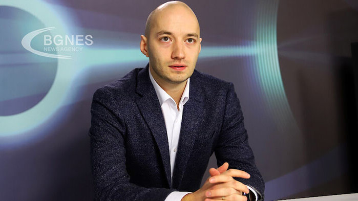 Комбинацията между неопитност и каскада от кризи, пред които е