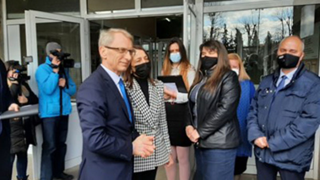 Министър Денков в Бургас: Тестването на учениците за ковид трябва да отпадне