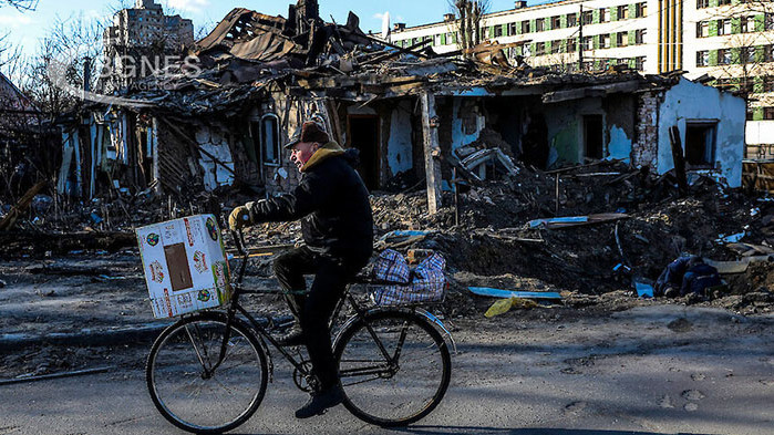 Тела по улиците, бой за храна, обсада на Киев