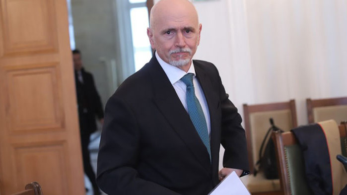 Милионерът-министър Събев: Да се борим за държавата си, а не да се бием за олио