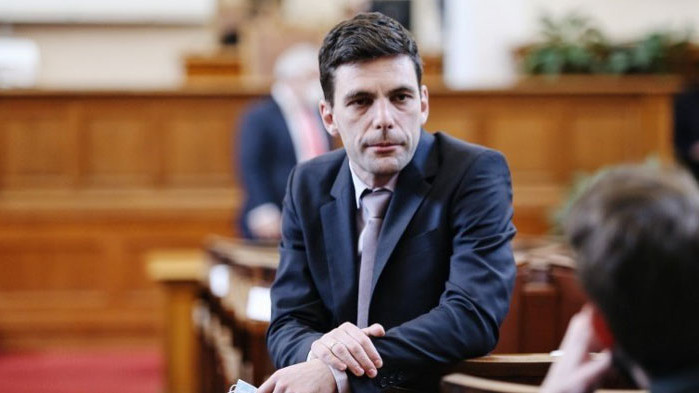 Тази паника изкуствено се създава. То е привнесено без да