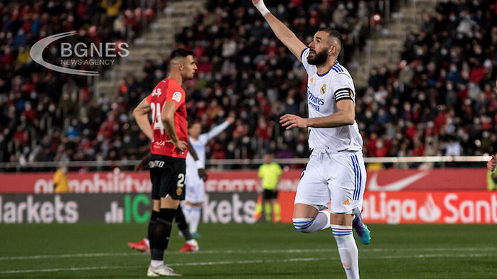 Отборът на Реал Мадрид поведе с десет точки на върха