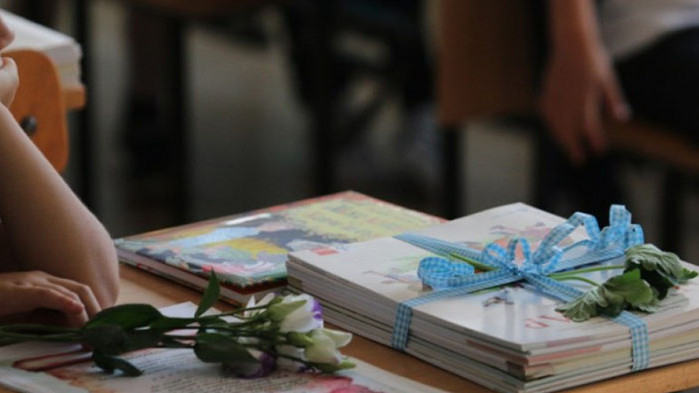 Образователното министерство вече предложи три варианта за старт на учебната