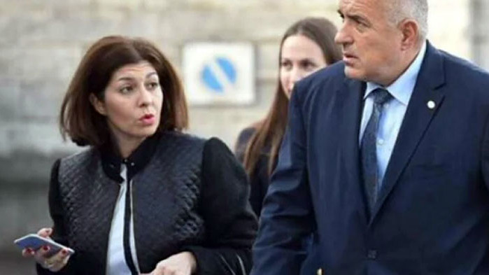 Има само претърсване и изземване, не сме арестувани, категорична е