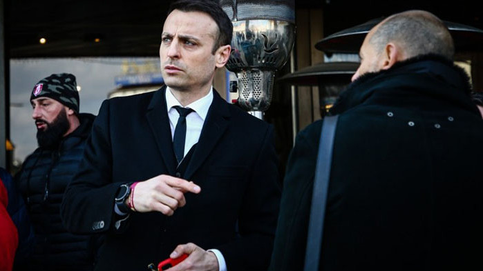 Димитър Бербатов и екипът му пристигнаха пред НДК. Според тях