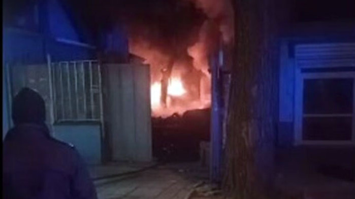 Пожар е избухнал около 22 часа днес в района на
