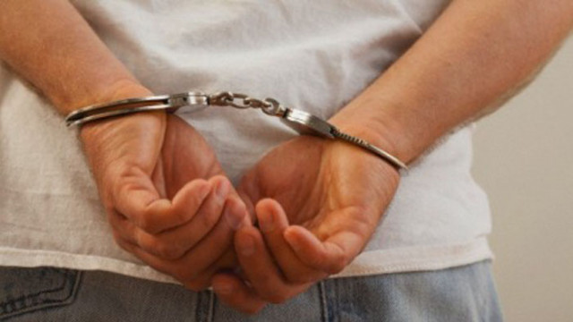 Криминалисти от Четвърто районно управление във Варна са задържали в