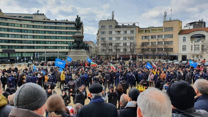 На протеста в защита на Бойко Борисов и пред полицията
