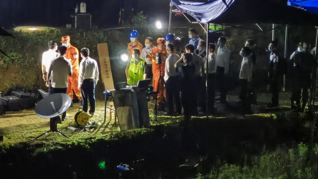 Не са открити оцелели от вчерашната самолетна катастрофа в Китай съобщават китайските