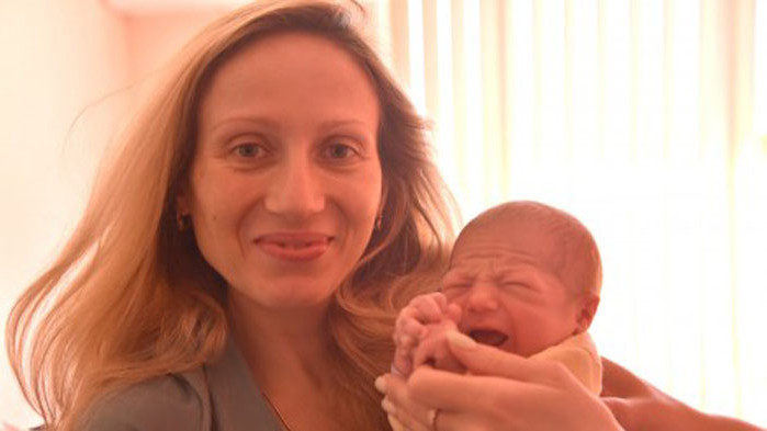 Бежанка от Украйна роди първото си дете във Варна (снимки)