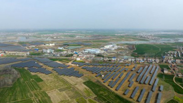 Инсталираният капацитет на Китай за производство на вятърна и слънчева