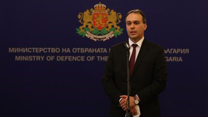 Военният министър: Няма пряка опасност за България от войната в Украйна