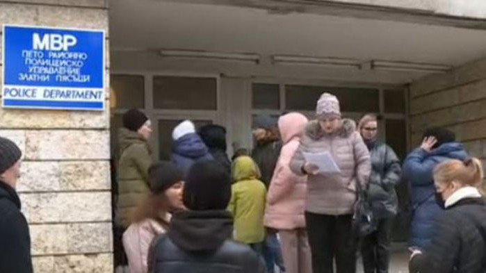 Украинските бежанци в Златни пясъци вече получават документи за временна закрила в курорта