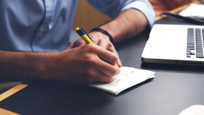 През 2021 г. икономически активните лица на възраст 15 -