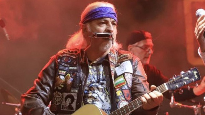 Певецът Васил Георгиев, по-известен като Васко Кръпката, с идея за