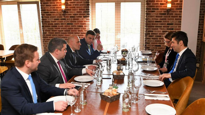 От Фейсбук профила на Христо Гаджев Води ме в някоя