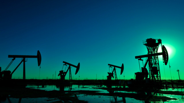 За световната икономика петролът е първостепенен ресурс и предмет на