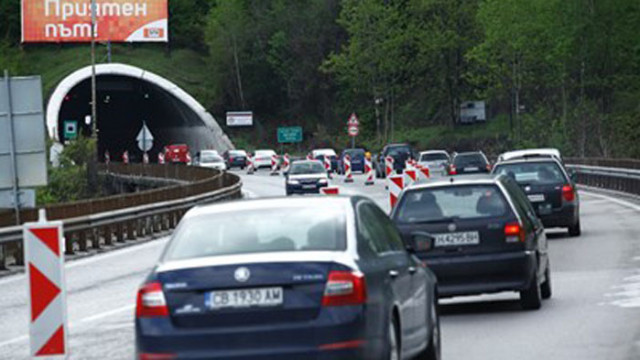 В тунела при село Железница са се ударили две коли