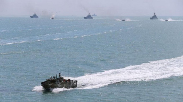 Близки на моряците блокирания край Мариупол нямат връзка с тях