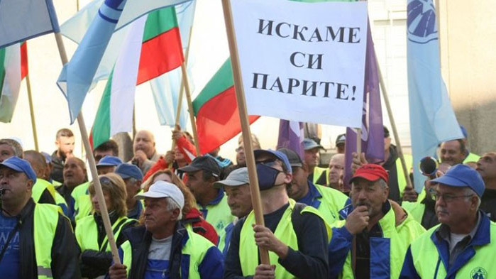 Пътните строители от Автомагистрали-Черно море“ блокираха движението по магистрала Хемус