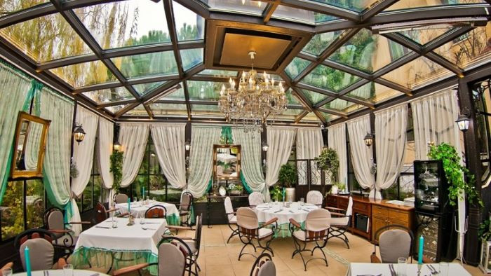 Собствениците на заведения във Варна да бъдат освободени от такса тротоарно право