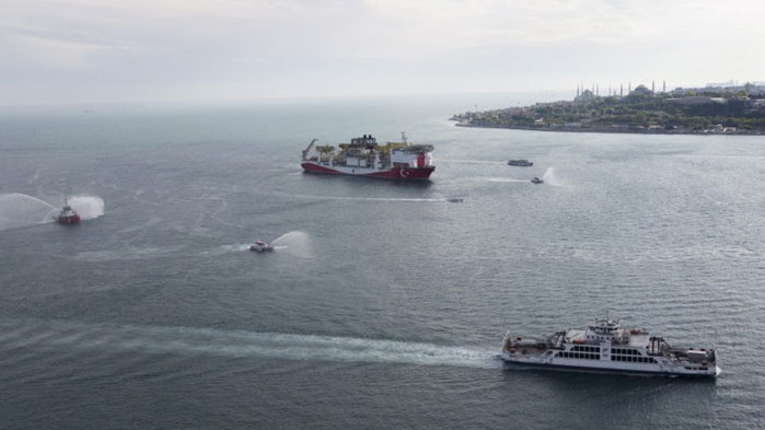 Българските военни проверяват сигнала за мина в Черно море Три