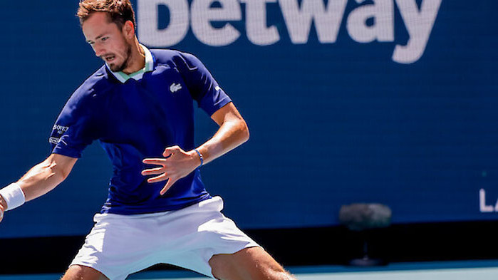 Даниил Медведев е на две победи от завръщане като №1