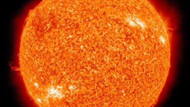 Космическият апарат Солар орбитър засне диска и короната на Слънцето