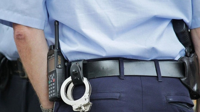 Задържаха 16-годишен за стрелбата в Казанлък