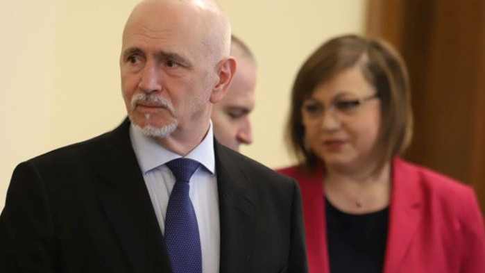 Министър Събев недоволен от кмет на БСП, забавил летището в Русе