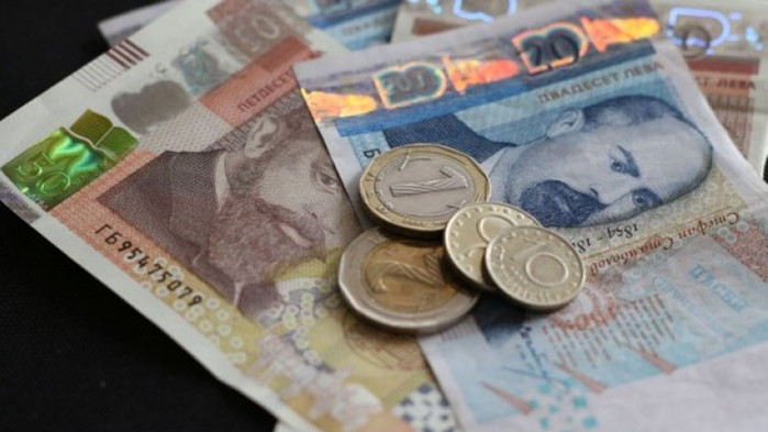 От днес хората, които сами внасят задължителните си здравни вноски,