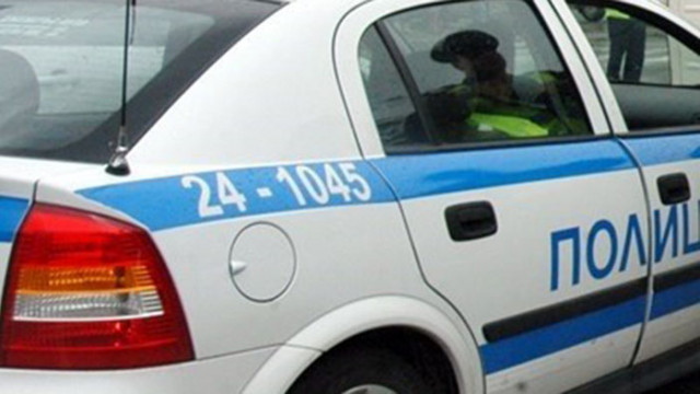 Служители на Икономическа полиция Бургас провеждат специализирани операции в момента