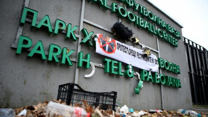 Венци Стефанов възмутен от погромите в БФС, кани Бербатов на среща