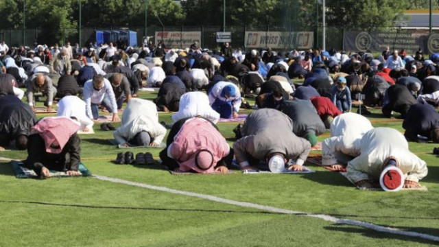 Днес започва свещеният за мюсюлманите месец Рамазан който ще продължи