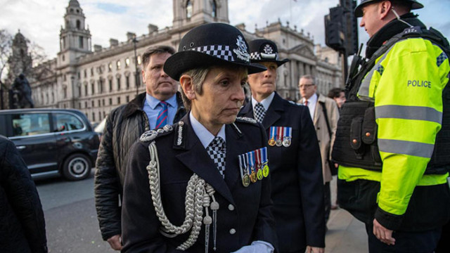 Началничката на полицията в британската столица Кресида Дик ще напусне