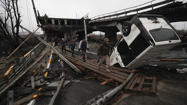 "Да работим, да помогнем на фронта, на Украйна". Какво заварват украинците, когато се завръщат?